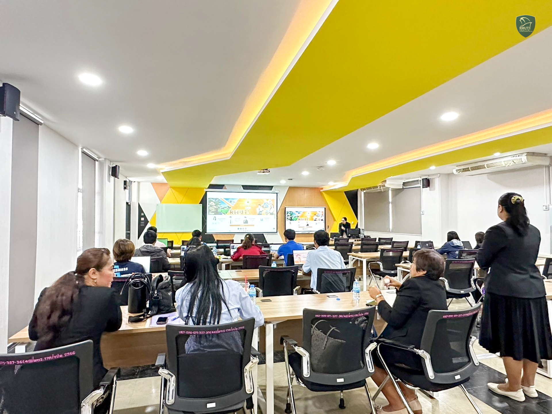 LINE_ALBUM_ปฐมนิเทศ ป.โท 9-6-24_240609_45